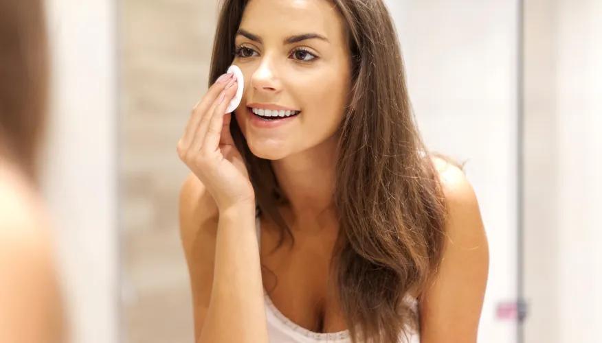 How to prevent the side-effects of makeup on skin
