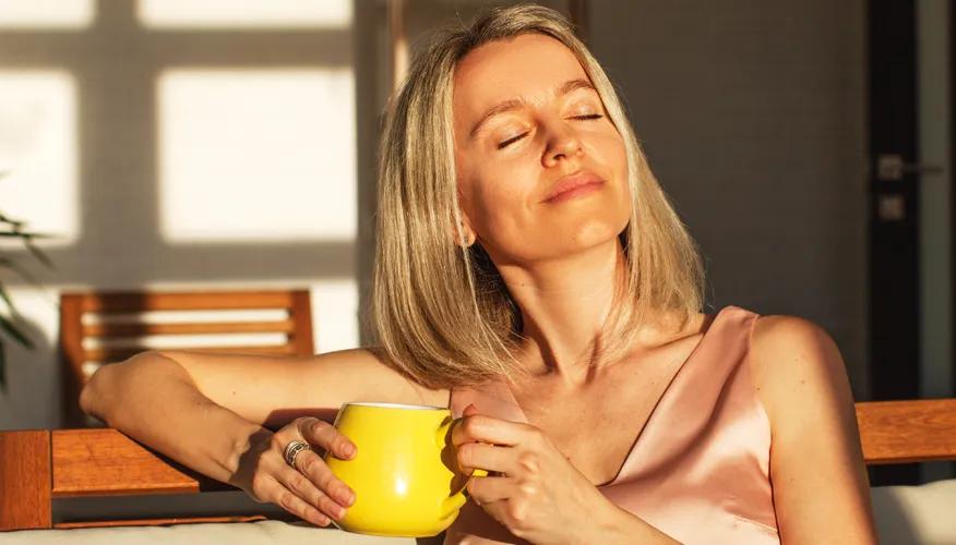 What are the causes of skin aging