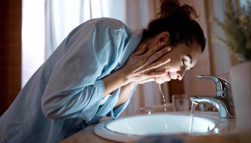 Evening skincare routine for anti-aging