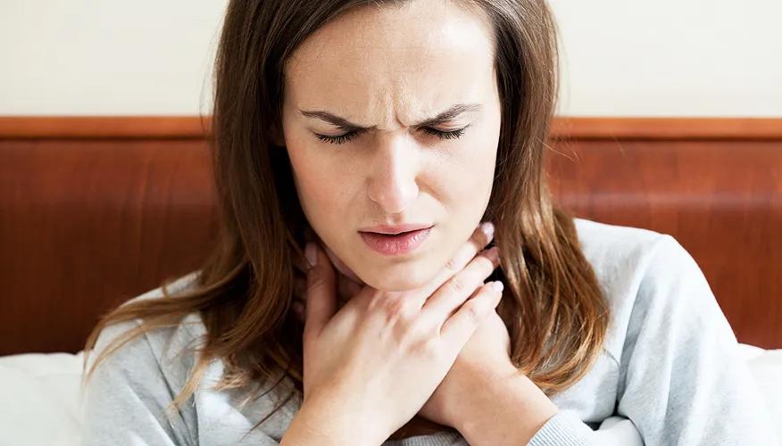 What causes a sore throat?