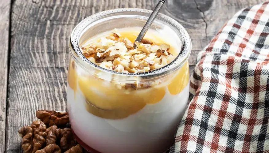 Yogurt walnut pudding