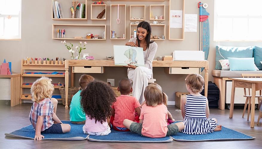 How to attract children into the world of books?