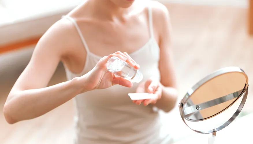 How to apply toner for dry skin