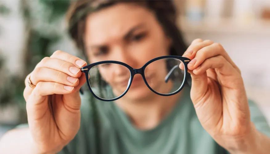 Causes for developing poor eye vision during Childhood, Adulthood and Old Age