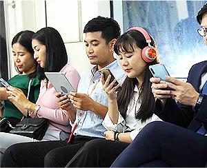 People with forward head posture using smartphone