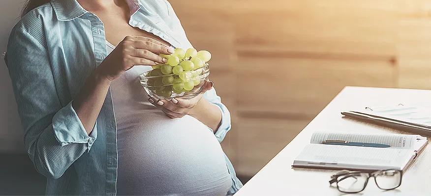 Grapes and Pregnancy: Benefits, Risks, and Safe Practices