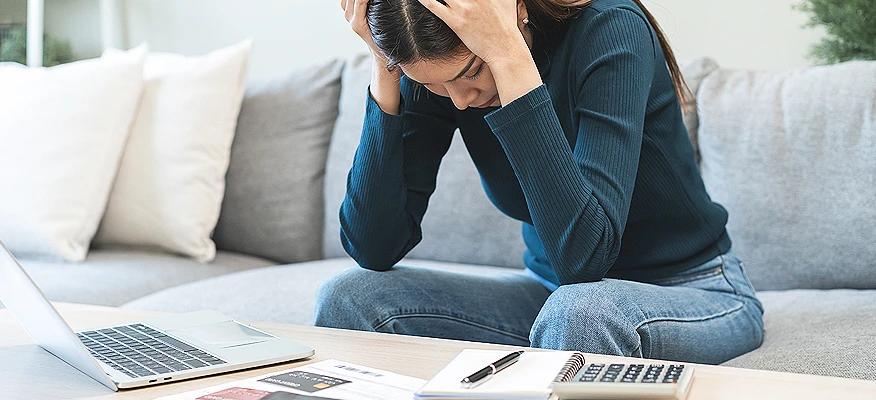 financial stress signs and symptoms