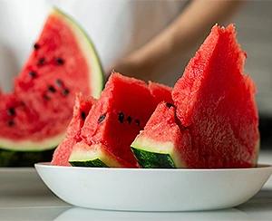 is watermelon good for diarrhea, fresh watermelon slices in a bowl on a kitchen counter