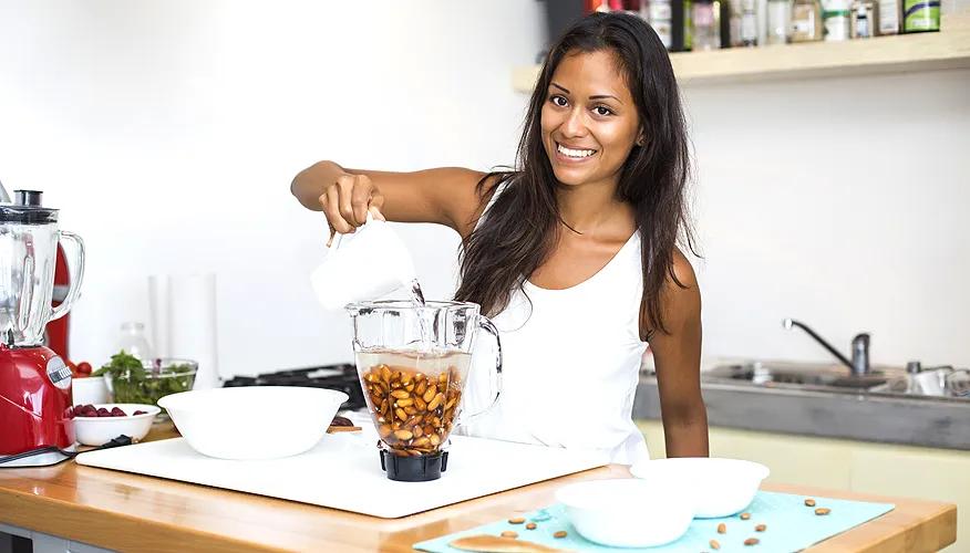 How to make Almond milk on your own?