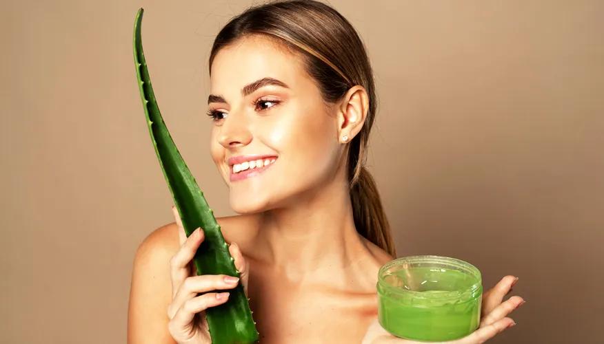 How does aloe vera control oily skin?