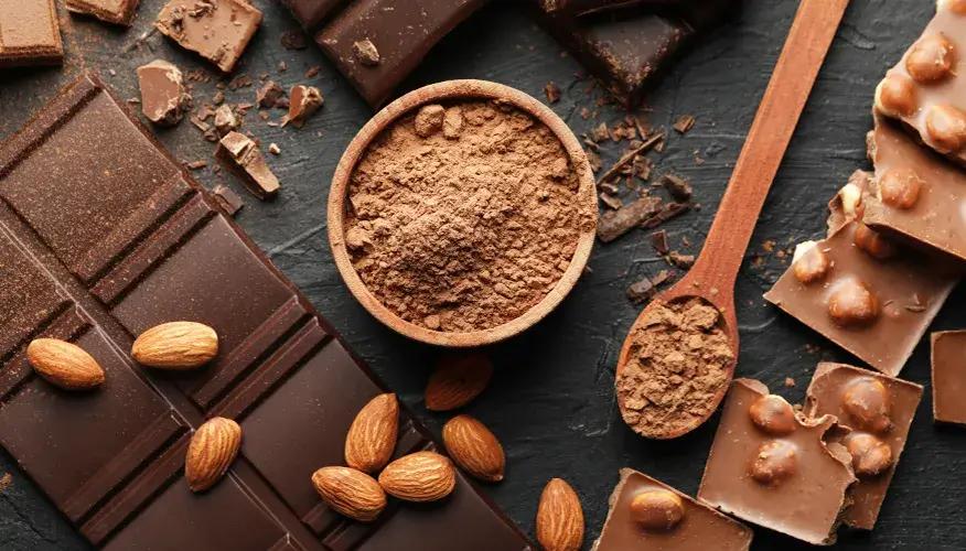 Dark chocolate with Almonds